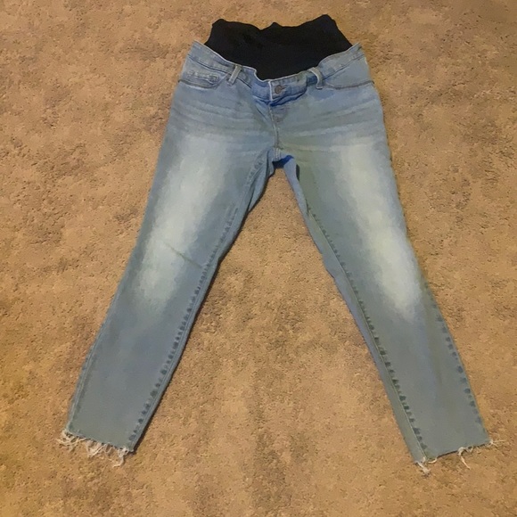 Old navy maternity full panel raw edge crop Jean - Picture 2 of 6